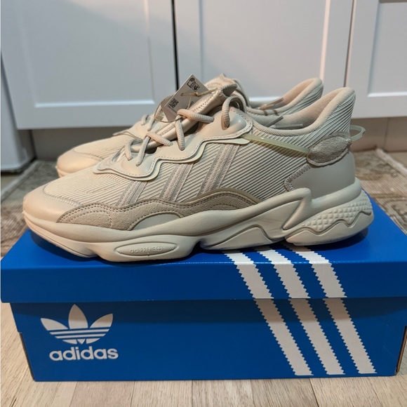 Ozweego Bliss Size 12 - Picture 2 of 4